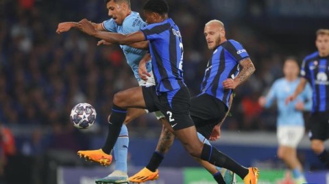 告别十年蓝月：伤病缠身的斯通斯2026自由身离队，曼城三冠王功勋路在何方？