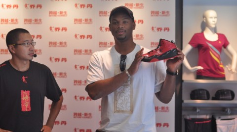 回忆杀！重温二零一一年“海爷”查克·海耶斯中国行，那年他差点来打CBA