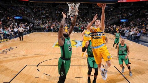 英超保级德比+意甲生死战！水晶宫VS西汉姆、莱切VS佛罗伦萨谁能抢分？——4月21日足坛赛事全景解析